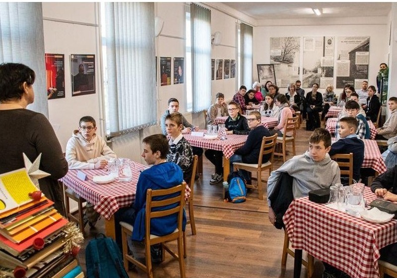 A „CHER AMI” nyerte a Közi Horváth József Népfőiskola történelmi vetélkedőjét